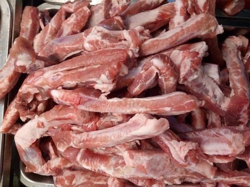 Sườn que siêu rẻ, giá 35.000 đồng/kg tràn ngập thị trường